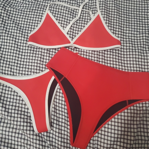 Hoaka Bikini - Picture 3 of 5